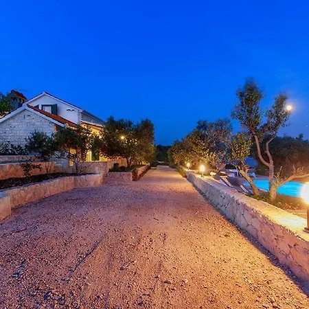 Luxury Beachfront Dalmatino: Private Pool Retreat In *