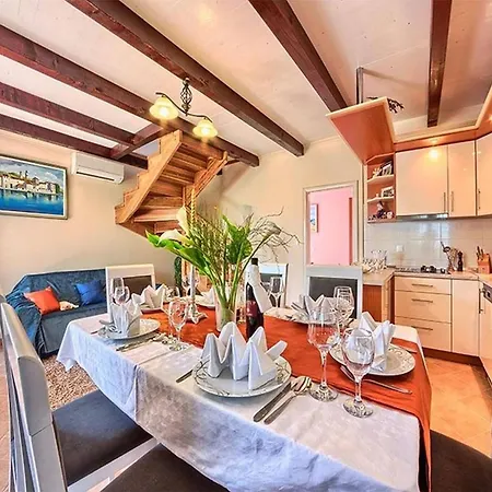 Luxury Beachfront Dalmatino: Private Pool Retreat In *