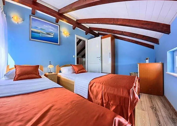 Beachfront House Dalmatino Trogir With Pool On Ciovo * تروغير