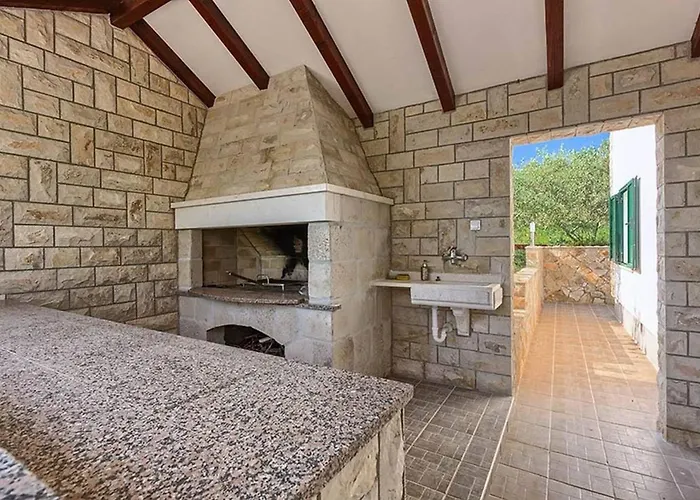 Beachfront House Dalmatino Trogir With Pool On Ciovo * Trogir