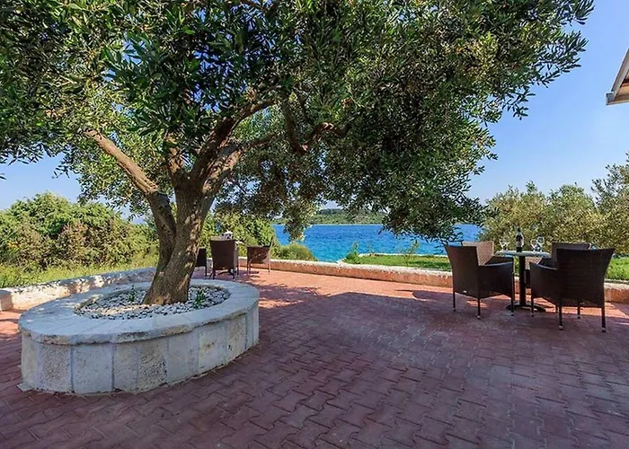 فيلة Beachfront House Dalmatino Trogir With Pool On Ciovo تروغير