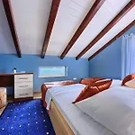 Beachfront House Dalmatino Trogir With Pool On Ciovo ヴィラ