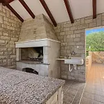 Beachfront House Dalmatino Trogir With Pool On Ciovo * トロギール