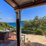 ヴィラ Beachfront House Dalmatino Trogir With Pool On Ciovo トロギール