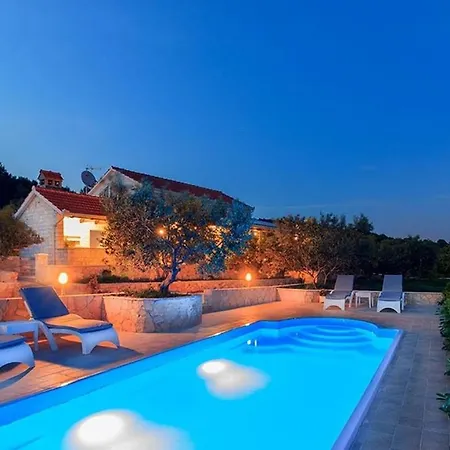 Villa Luxury Beachfront Dalmatino: Private Pool Retreat In *