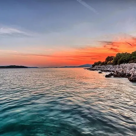 Villa Luxury Beachfront Dalmatino: Private Pool Retreat In Trogir
