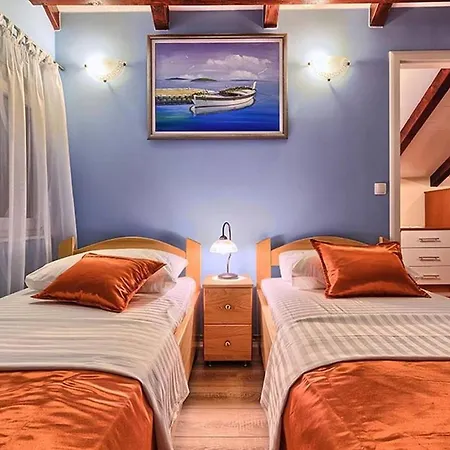 Beachfront House Dalmatino With Pool On Ciovo Vila