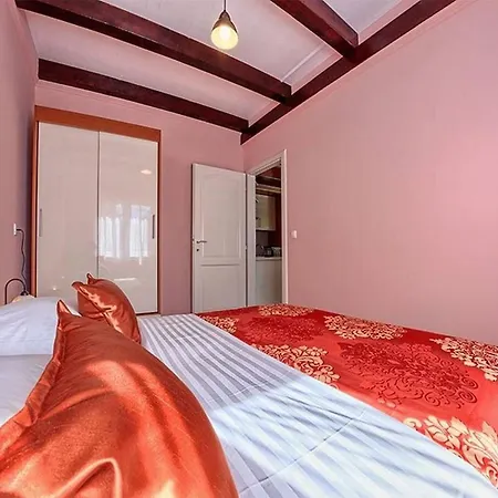 Beachfront House Dalmatino With Pool On Ciovo فيلة تروغير