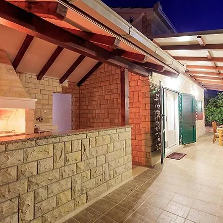 Beachfront House Dalmatino With Pool On Ciovo * Trogir
