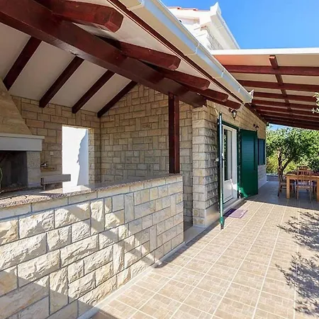 Beachfront House Dalmatino With Pool On Ciovo Villa