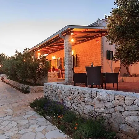 Beachfront House Dalmatino With Pool On Ciovo *