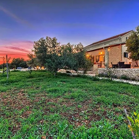 Beachfront House Dalmatino With Pool On Ciovo Trogir