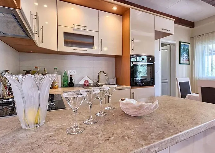 Villa Beachfront House Dalmatino Trogir With Pool On Ciovo *