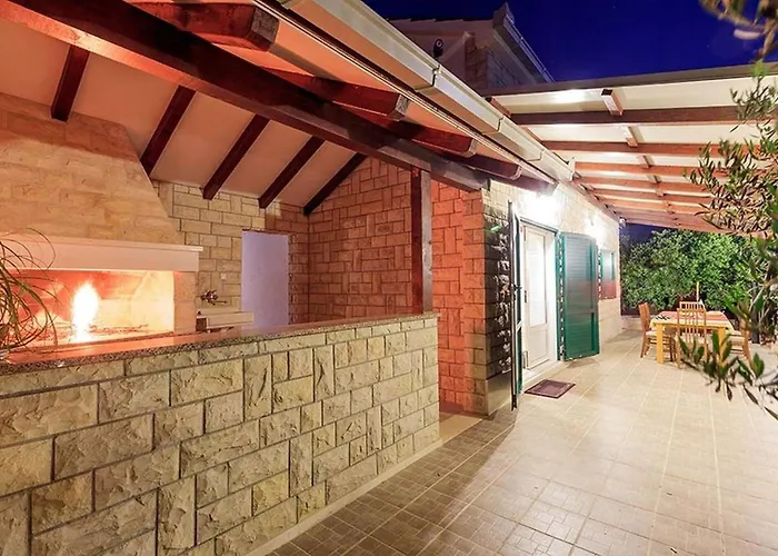 Beachfront House Dalmatino Trogir With Pool On Ciovo * Trogir