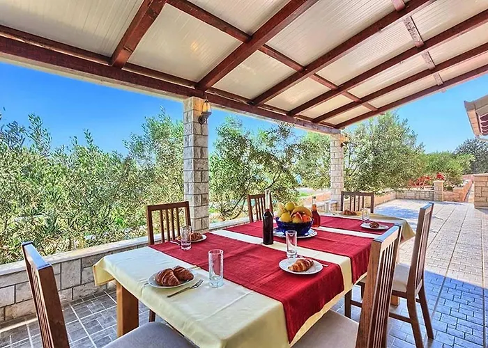 Villa Beachfront House Dalmatino Trogir With Pool On Ciovo *