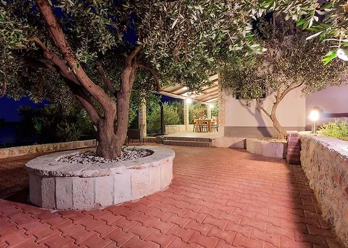 Beachfront House Dalmatino Trogir With Pool On Ciovo * Trogir