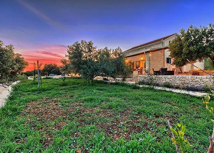 Beachfront House Dalmatino Trogir With Pool On Ciovo Trogir