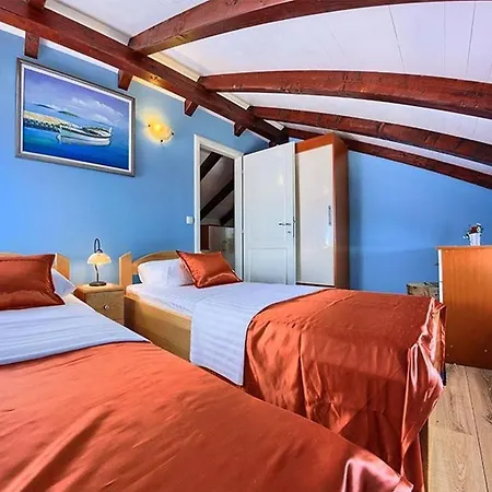 Beachfront House Dalmatino With Pool On Ciovo * Trogir