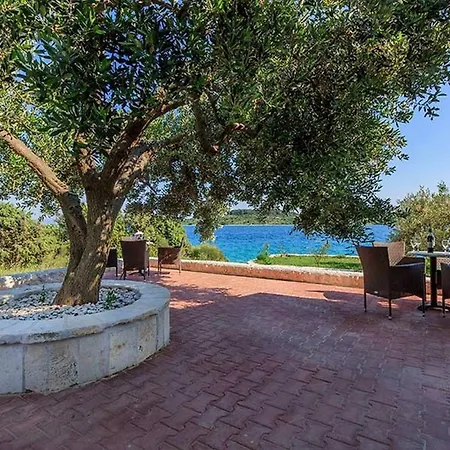 Villa Beachfront House Dalmatino With Pool On Ciovo Trogir